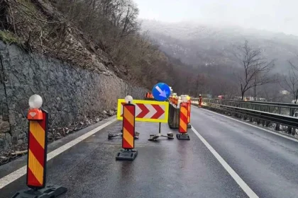 Se prelungesc restricțiile pe DN7 – Valea Oltului: Cât timp vor fi menținute interdicțiile