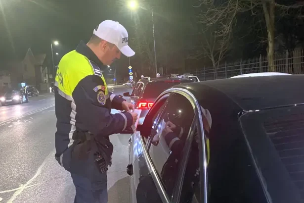 Șofer din Bucerdea Grânoasă, beat mangă la volan, oprit de polițiști în Blaj