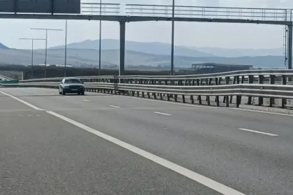 Trambulină pe autostrada A10 Sebeș–Turda: denivelarea carosabilului face mașinile să sară