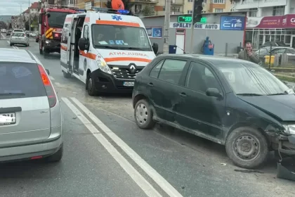 Accident în Alba Iulia: Coliziune între 2 mașini pe Calea Moților, zona Kaufland