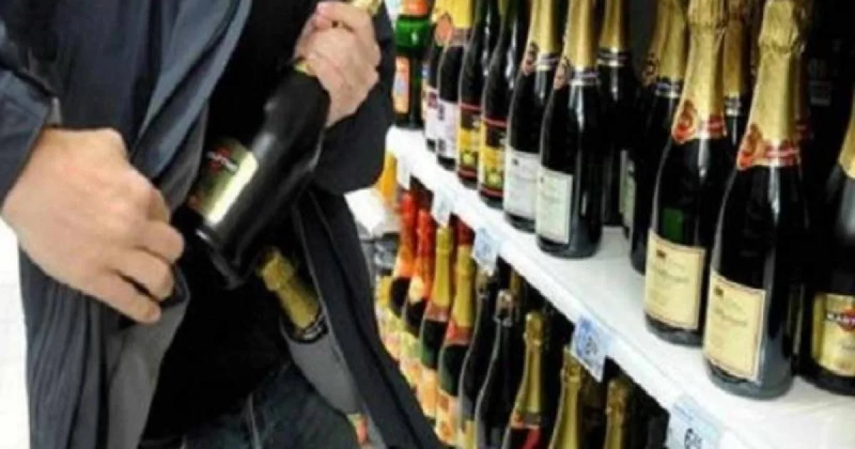 Adolescent din Blaj, reținut pentru furt din supermarket