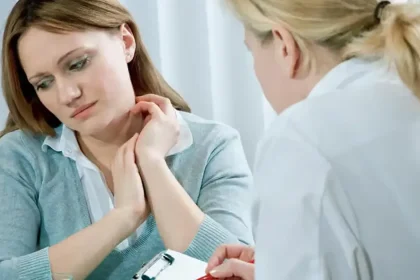 Adolescenții de 16 ani ar putea cere singuri consiliere psihologică