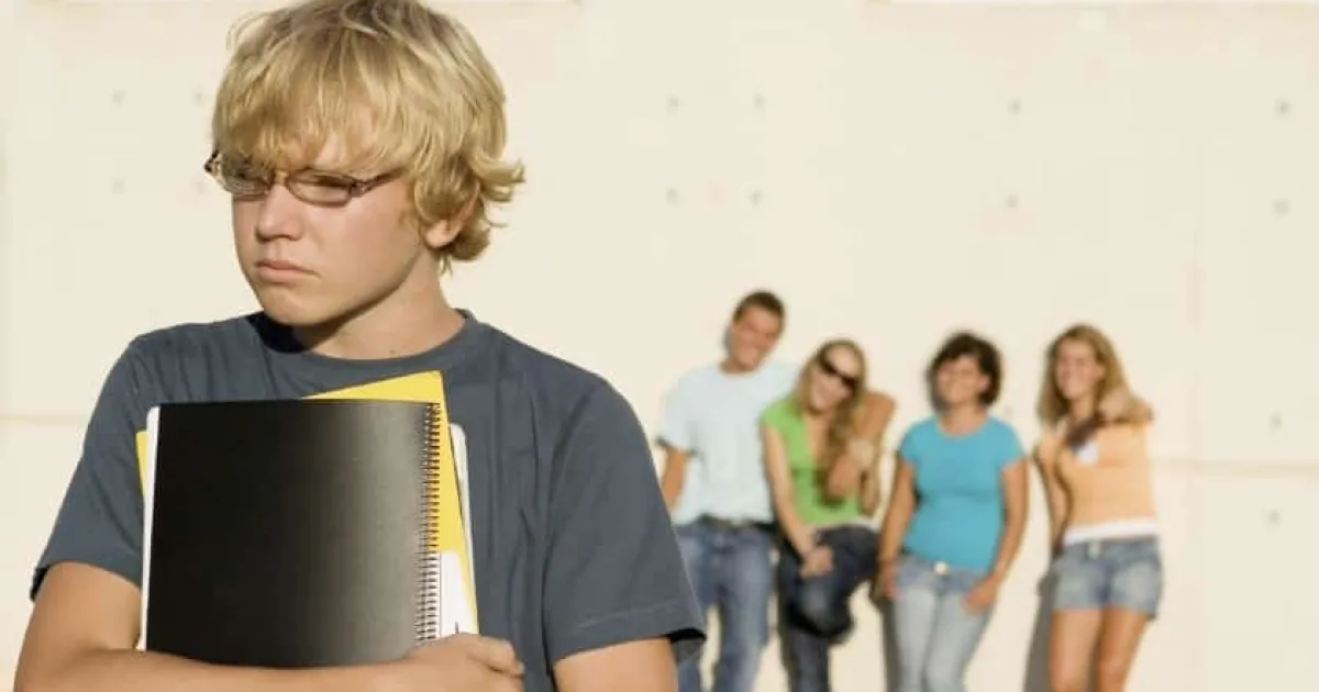Adolescenții din România, cei mai expuși din UE la bullying online și fake news