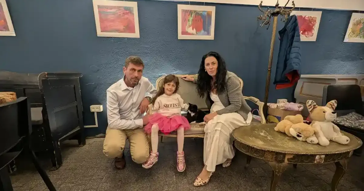 Ania Kuznețov, 5 ani, din Alba Iulia, prima expoziție de pictură
