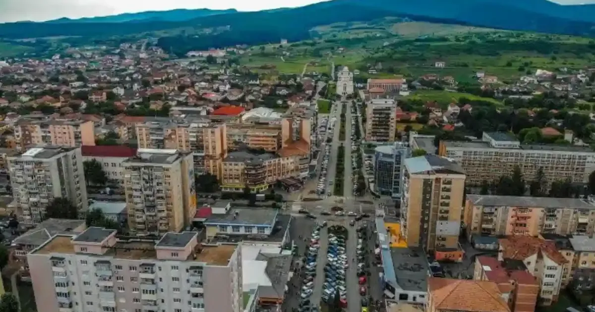 Balcon închis sau unit cu sufrageria fără autorizație: amenzi de până la 50.000 de lei