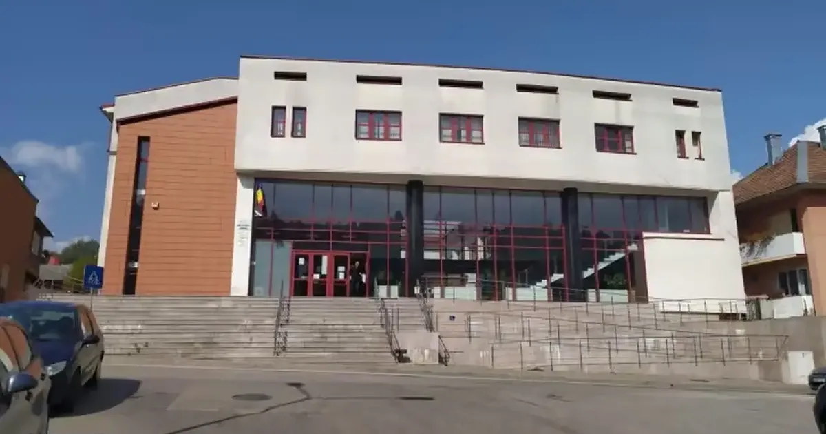 Bărbat pedepsit pentru gard rupt, teren ocupat și furt de fier beton