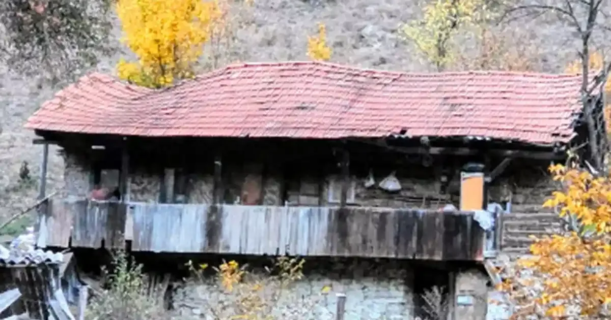 Casă nouă pentru bătrânii din Apuseni, construită de un brașovean și voluntari