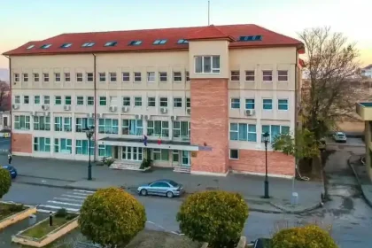Doi ani și opt luni de închisoare pentru vânzarea de „cristal”: 63.000 de lei confiscați