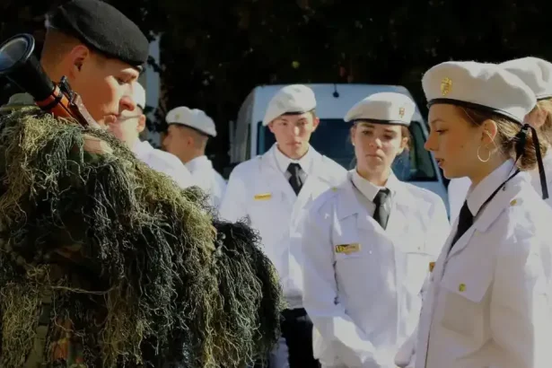 Foto | Bobocii Colegiului Militar Alba Iulia, în excursie la unități militare din Turda
