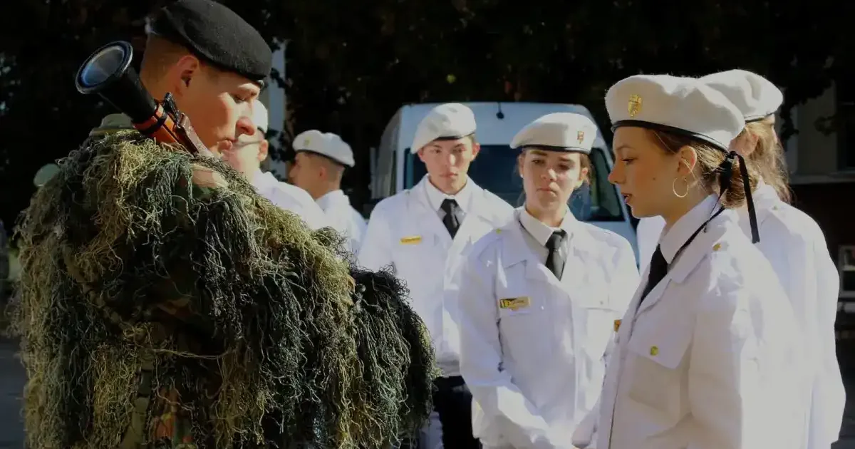 Foto | Bobocii Colegiului Militar Alba Iulia, în excursie la unități militare din Turda