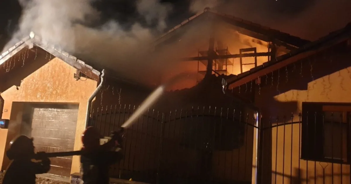Incendiu în Blaj: O persoană surprinsă în interiorul unei locuințe cuprinse de flăcări