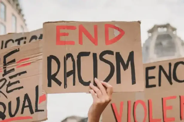 Incidentele antisemite, antirome și xenofobe se raportează pe Stop Rasism
