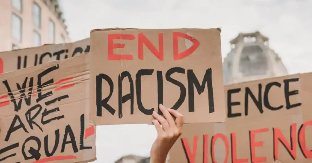 Incidentele antisemite, antirome și xenofobe se raportează pe Stop Rasism