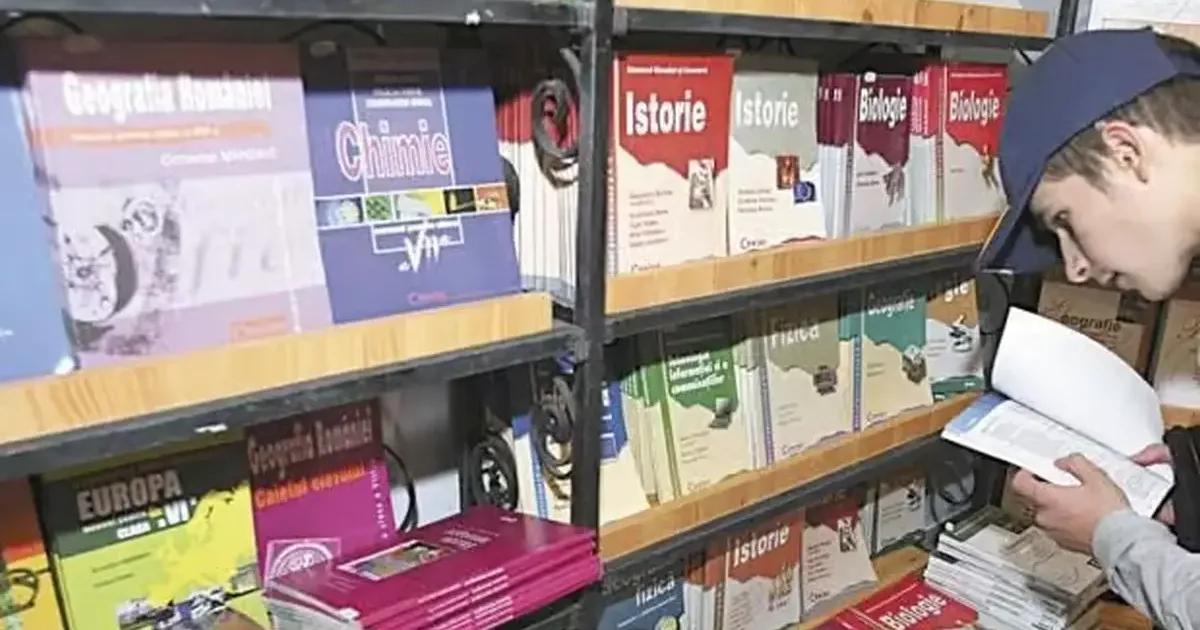 Manuale noi clasa a IX-a: digital și PDF, alese de școli din 15 octombrie 2026