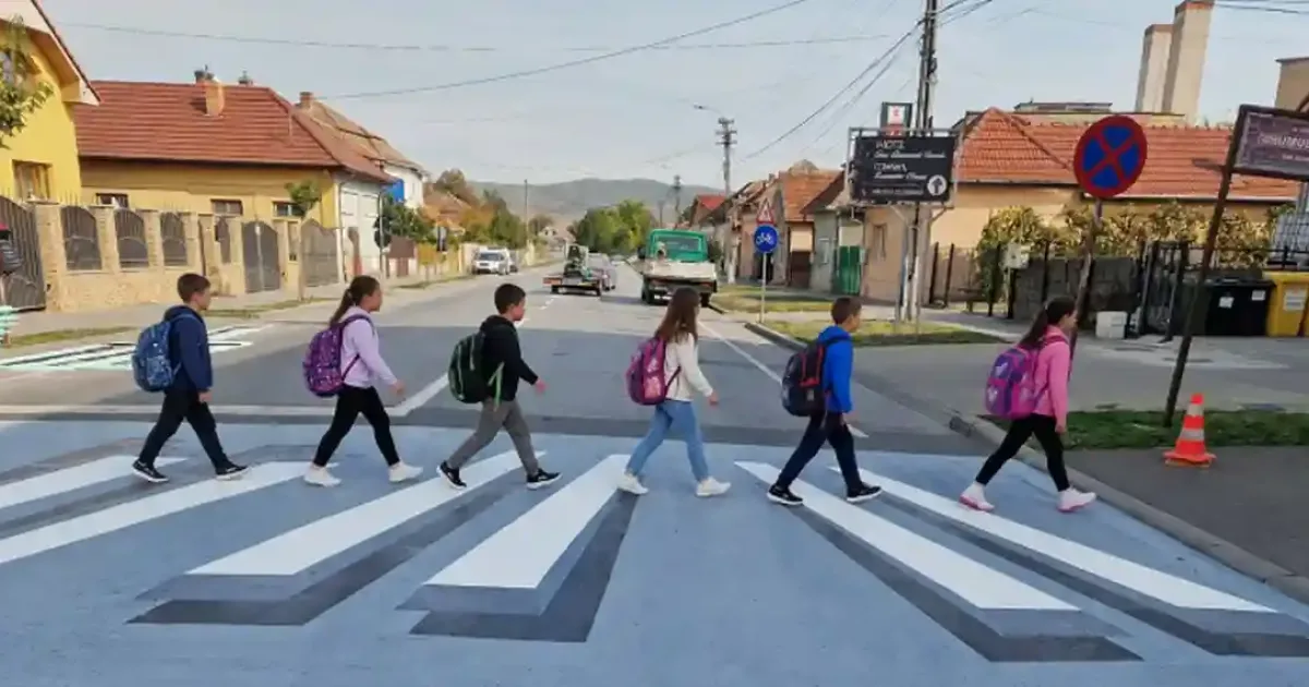 Marcaj pietonal 3D lângă o școală din Alba, pentru siguranța pietonilor