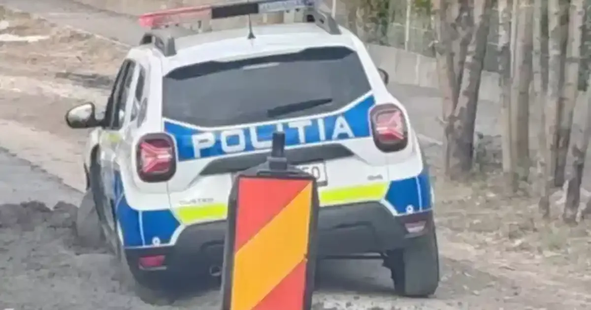Mașină de Poliție blocată în beton proaspăt turnat, la Brașov
