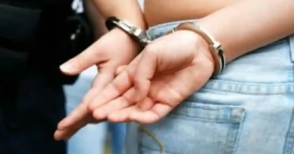 Reținută după ce a înșelat un bătrân cu 140 de tranzacții