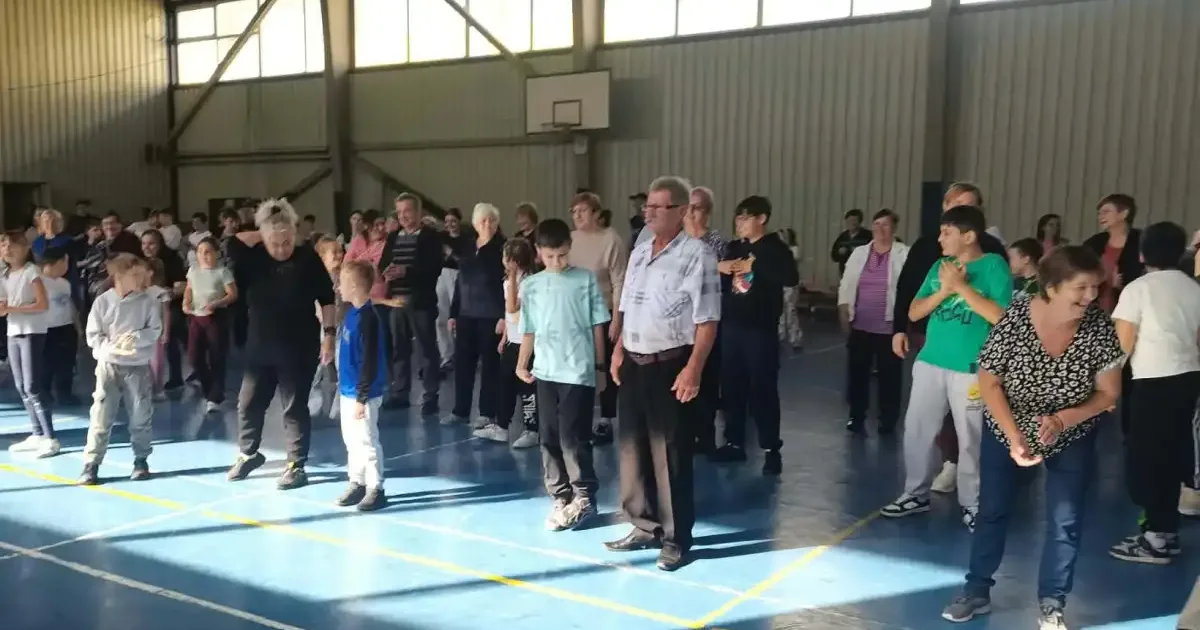 Seniorii au dansat cu nepoții de Ziua Persoanelor Vârstnice, la Alba Iulia