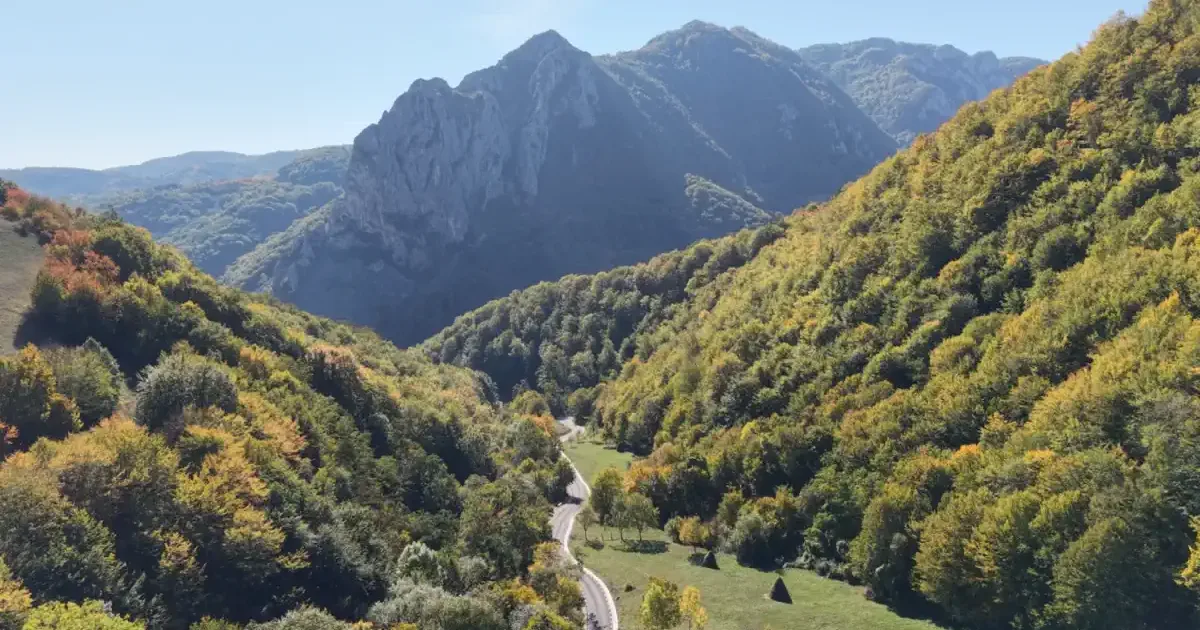 Șoseaua din Apuseni transformată într-un traseu spectaculos