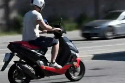 Tânăr din Ocna Mureș prins de polițiști fără permis, pe un moped neînmatriculat
