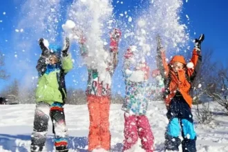 Vacanța de iarnă 2026-2027, cea mai lungă dintre module: 19 zile libere pentru elevi