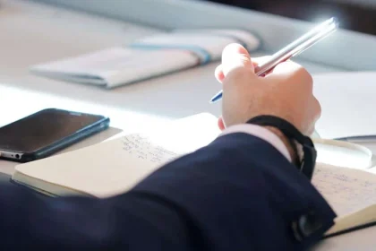 Vânzarea lucrărilor de licență sau doctorat: amenzi de până la 200.000 de lei